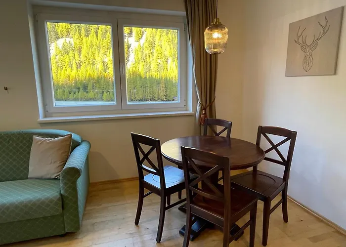 International House Mit 2 Schlafzimmern Zw 7 *